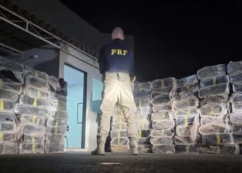 PRF apreende carreta com quase duas toneladas de maconha no Paraná