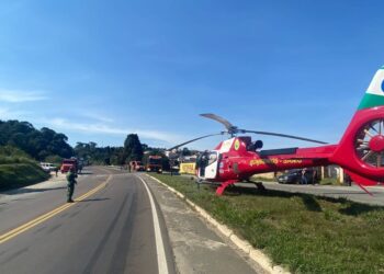 Motorista de carro fica gravemente ferido ao tentar atravessar o Contorno Norte e ser atingido por caminhão
