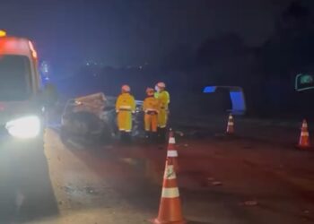 Motorista de carro morre em colisão frontal com caminhão na Rodovia do Xisto