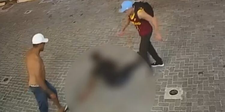 Polícia procura indivíduo que espancou brutalmente jovem que acabou morrendo no hospital, veja o vídeo