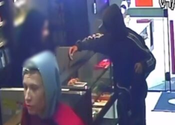 Câmera registra roubo a loja de celulares em Curitiba, veja como foi a ação dos marginais