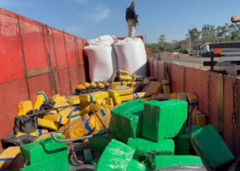 PRF apreende carregamento com 1,5 tonelada de maconha no Paraná