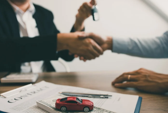 Multa por não transferir veículo em 30 dias volta a ser cobrada pelo DETRAN/PR