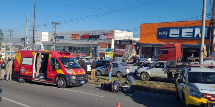 Mulher é reanimada por quase uma hora após ser atropelada na Estrada da Ribeira