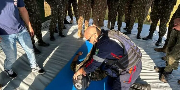 Militares do Exército realizam instrução de Atendimento Pré-Hospitalar em combate urbano em Curitiba