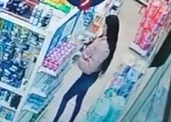Câmera flagra furto em farmácia cometido por mulheres, veja o vídeo