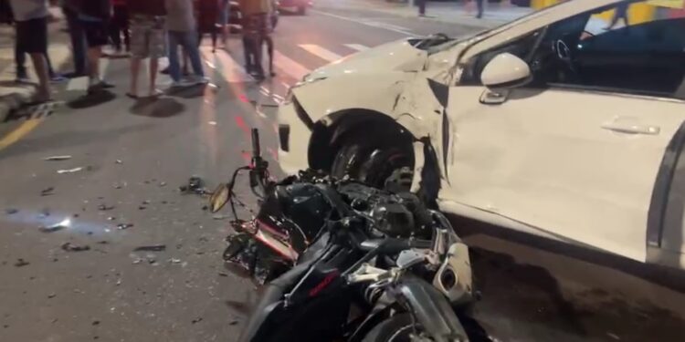 Carro avança preferencial, motociclista colide, é arremessado e morre na RMC