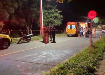 Motociclista morre ao colidir em poste na região metropolitana de Curitiba