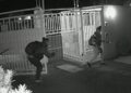Casal do crime que invadiu condomínio no Capão Raso é flagrado invadindo outro condomínio em Curitiba, veja o vídeo