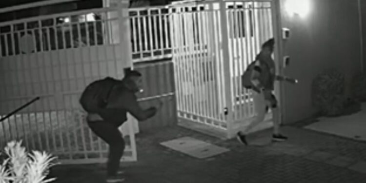 Casal do crime que invadiu condomínio no Capão Raso é flagrado invadindo outro condomínio em Curitiba, veja o vídeo