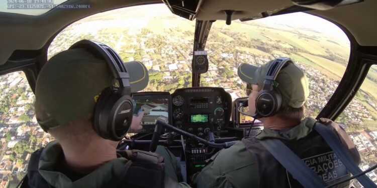Fuga de cinema! Helicóptero carregado de cocaína tenta fugir de helicópteros da polícia no Paraná, veja o vídeo