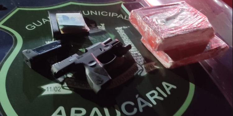 Após dupla cair em golpe e comprar gesso em vez de cocaína, três acabam presos na Região Metropolitana de Curitiba