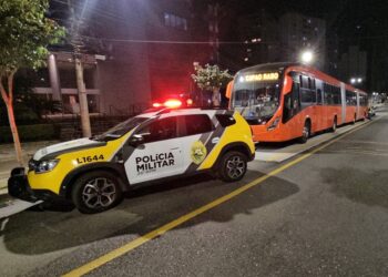 Ministério Público denuncia por homicídio e transfobia homem que matou defensor de casal homoafetivo agredido em um ônibus em Curitiba