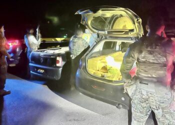 PRF apreende 1,2 tonelada de maconha em dois veículos