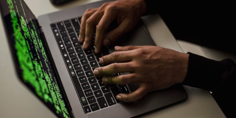 Aumento dos casos de estelionato: Como se proteger das novas fraudes virtuais