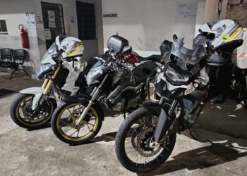 Polícia Militar aborda indivíduo em moto adulterada em Colombo