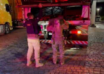 PRF localiza 1,5 tonelada de maconha após viatura ser “fechada” na região metropolitana de Curitiba, veja o vídeo