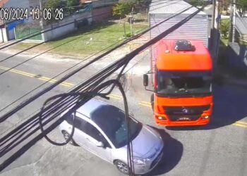Motorista de caminhão avança preferencial, provoca acidente, deixa grávida ferida e foge do local em Curitiba, veja o vídeo