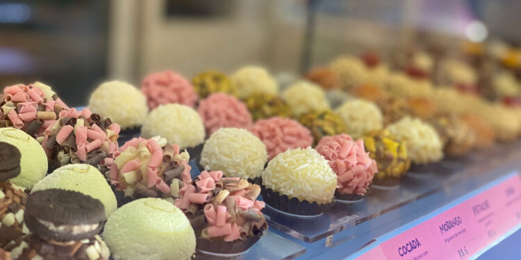 Bigadello inaugura unidade no Shopping Curitiba, com mais de 50 sabores de brigadeiros