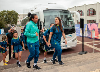 Brasil sofre virada do Japão no fim e se complica no futebol em Paris