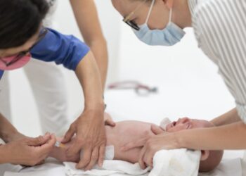 Após morte por coqueluche, ministra reforça pedido para vacinação