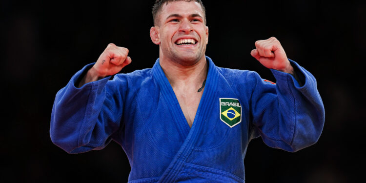Willian Lima conquista prata no judô, a 1ª medalha do Brasil em Paris