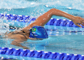 Nadadora brasileira é expulsa da delegação em Paris após indisciplina, diz COB