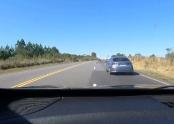 Após perseguição, PRF recupera carro roubado; Veja o vídeo