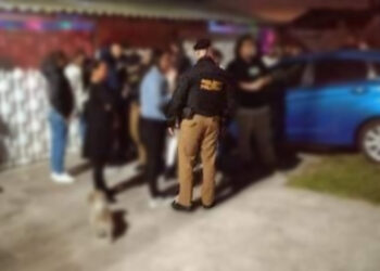 Policiais militares vão atender ocorrência de perturbação do sossego, são agredidos e cinco são detidos