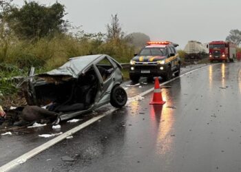 Homem morre em colisão com carreta na BR-376