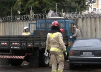 Motorista de caminhão invade pista contrária e mata idoso em carro