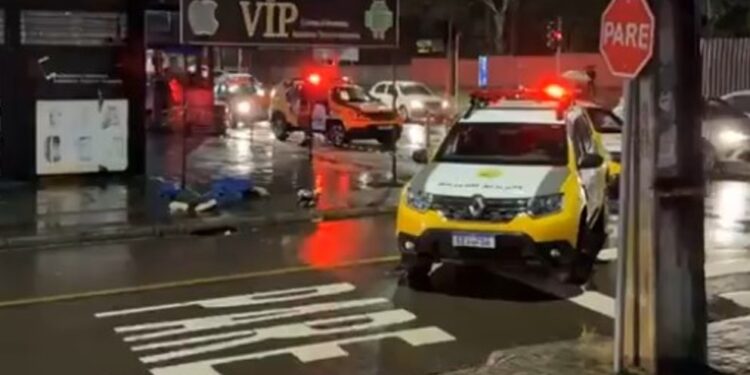 Rapaz é assassinado a tiros após sair de aula de direção em São José dos Pinhais