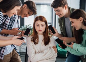 Cyberbullying: Entenda os riscos e como proteger seus filhos na Internet