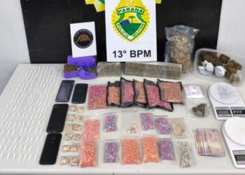 PM recebe denúncia sobre comercialização de drogas na CIC, realiza apreensão e detém tornozelado