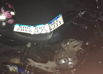 Polícia Civil recupera moto furtada e encontra quadro e placas de outras motos no Tatuquara