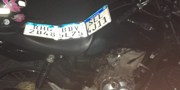 Polícia Civil recupera moto furtada e encontra quadro e placas de outras motos no Tatuquara