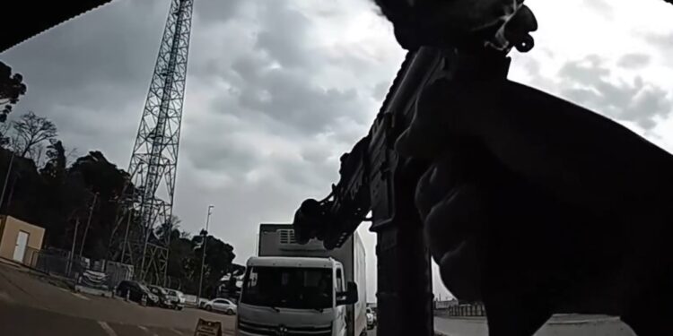 PRF e Polícia Federal apreendem carregamento de cocaína na BR-277 no Paraná, veja o vídeo