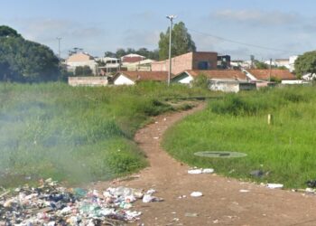 Jovem fica gravemente ferida após ser atropelada por trem, em Curitiba