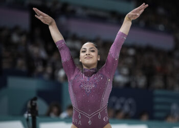 Medalhista Olímpica em Paris 2024, Julia Soares, faz tarde de autógrafos no Shopping Estação