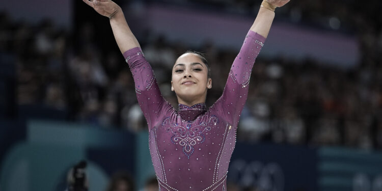 Medalhista Olímpica em Paris 2024, Julia Soares, faz tarde de autógrafos no Shopping Estação