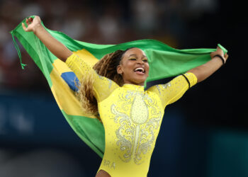 Rebeca Andrade é prata no individual geral na ginástica em Paris