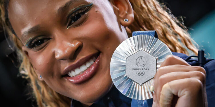 Rebeca Andrade conquista a prata na final do salto nos Jogos de Paris