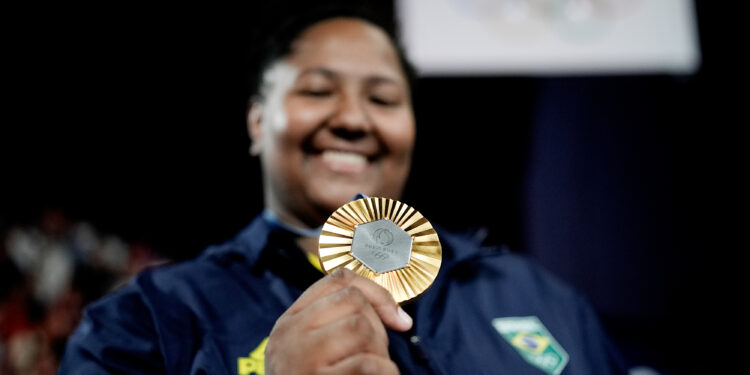 Judoca Beatriz Souza conquista o primeiro ouro brasileiro em Paris