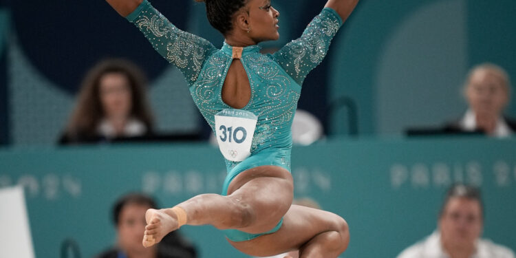 Na “última dança”, Rebeca Andrade é ouro no solo e se isola como maior medalhista do Brasil em Jogos Olímpicos