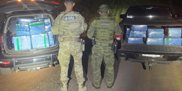 BPFRON, BOPE e PF localizam em mata 554 quilos de maconha