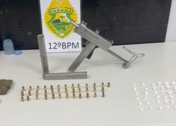 Policiais militares encontram submetralhadora caseira e drogas no Parolin