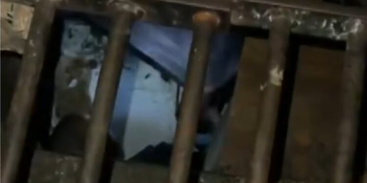 Guarda Municipal descobre biqueira funcionando em rede de esgoto e apreende mais de 4000 porções de drogas