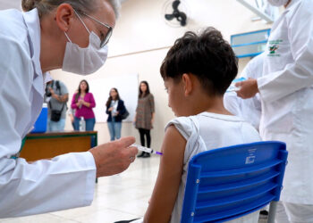 Escolas estaduais e municipais já estão participando da nova força-tarefa de vacinação