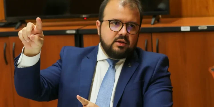 “Aposta é entretenimento, não meio de ganhar dinheiro”, diz secretário