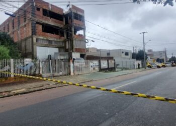Homem morre em desabamento de escada em Curitiba
